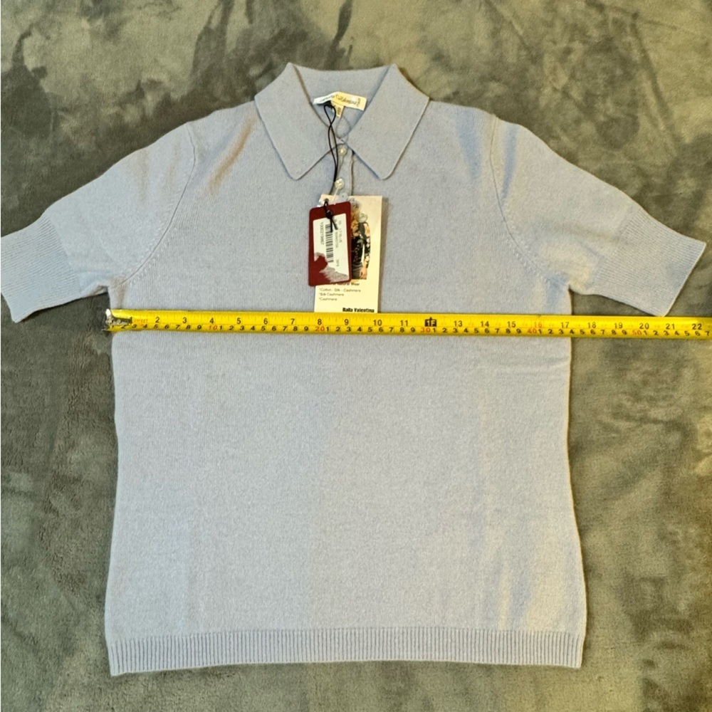 100% Cashmere Sky Blue Short Sleeve Top
#1412 - Picture 2 of 7